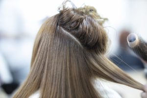 Upinanie włosów do ramion – kilka propozycji